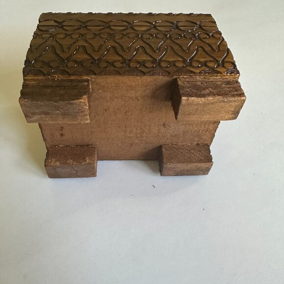 Hand carved wooden mini chest - Picture 6 of 6